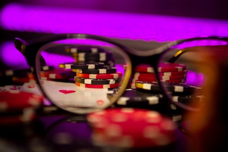 Tampilan permainan Bigger Bass Bonanza di aplikasi mobile uban4d dengan reel slot dan tombol spin yang jelas